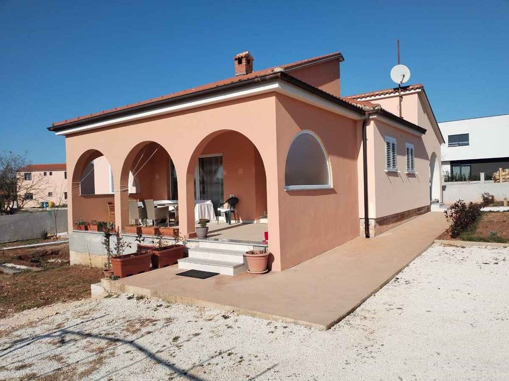 Ferienhaus mit Terrasse und Grill