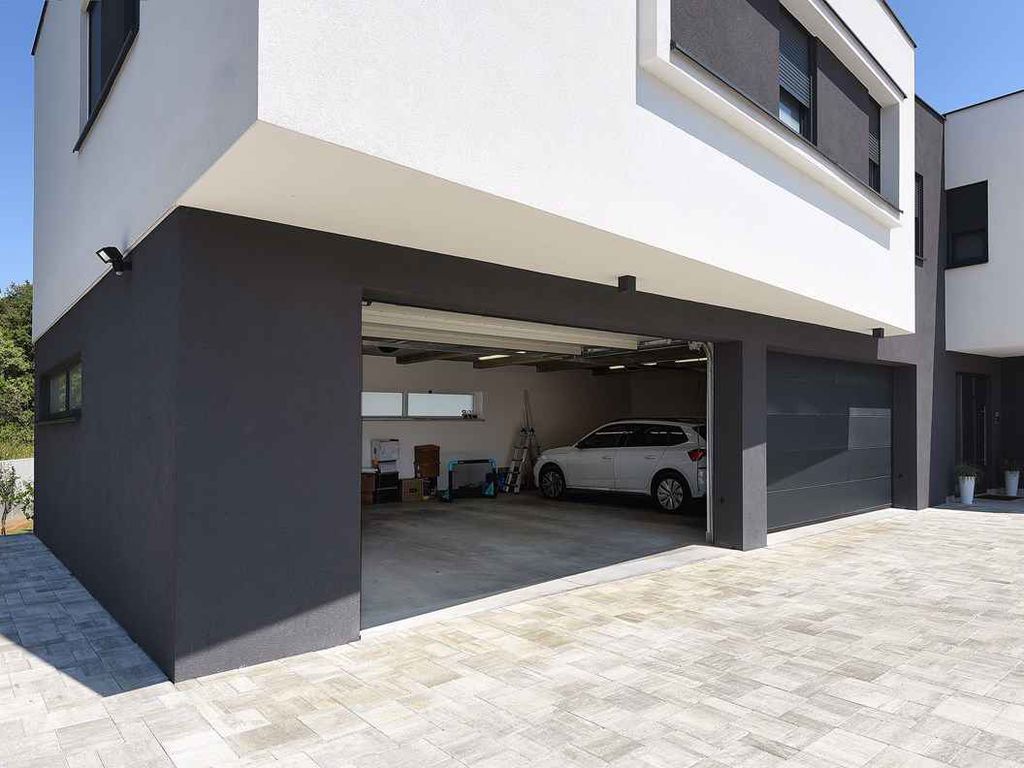 Ferienwohnung mit Terrasse und Klimaanlage