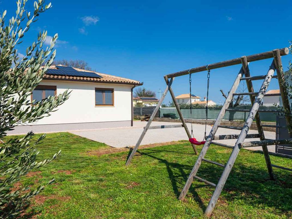 Ferienhaus mit Whirlpool und Terrasse