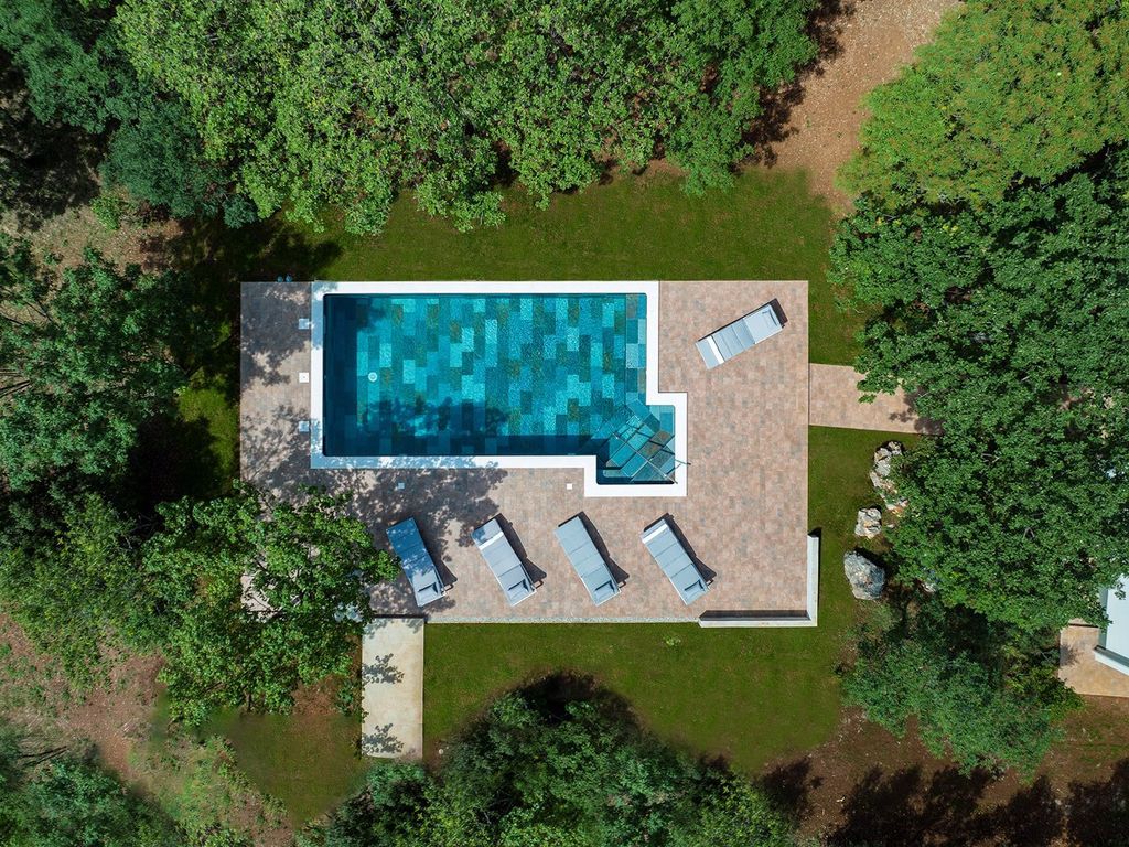 Villa mit Pool in ruhiger Lage