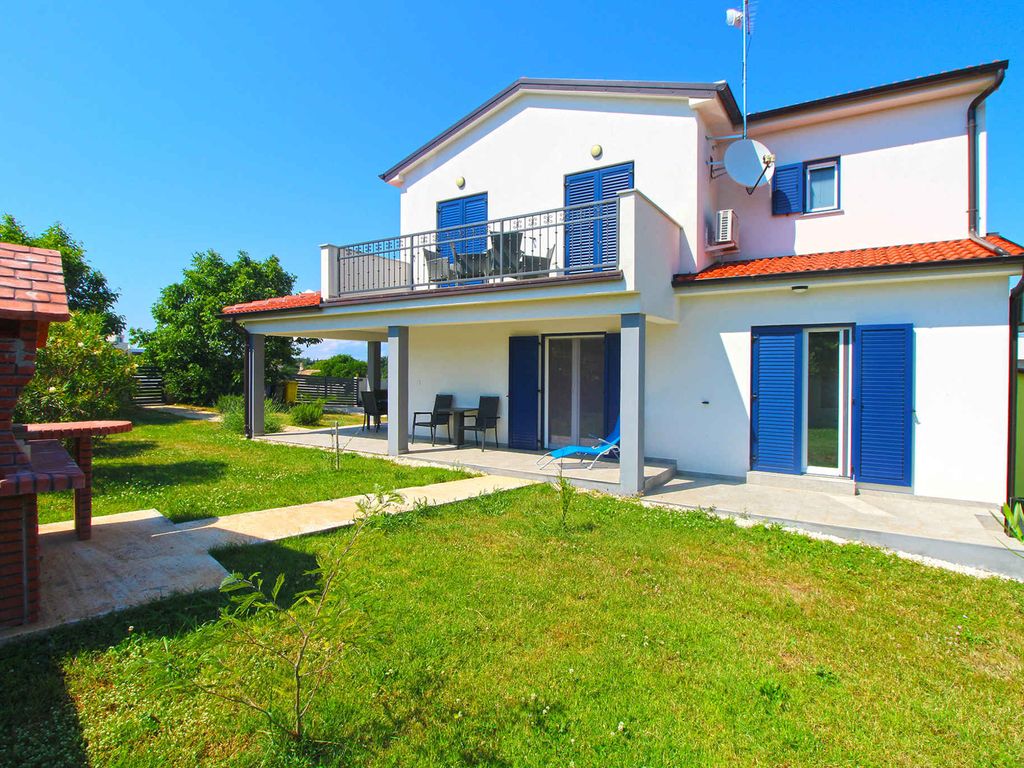 Ferienhaus mit großem Garten und Grill
