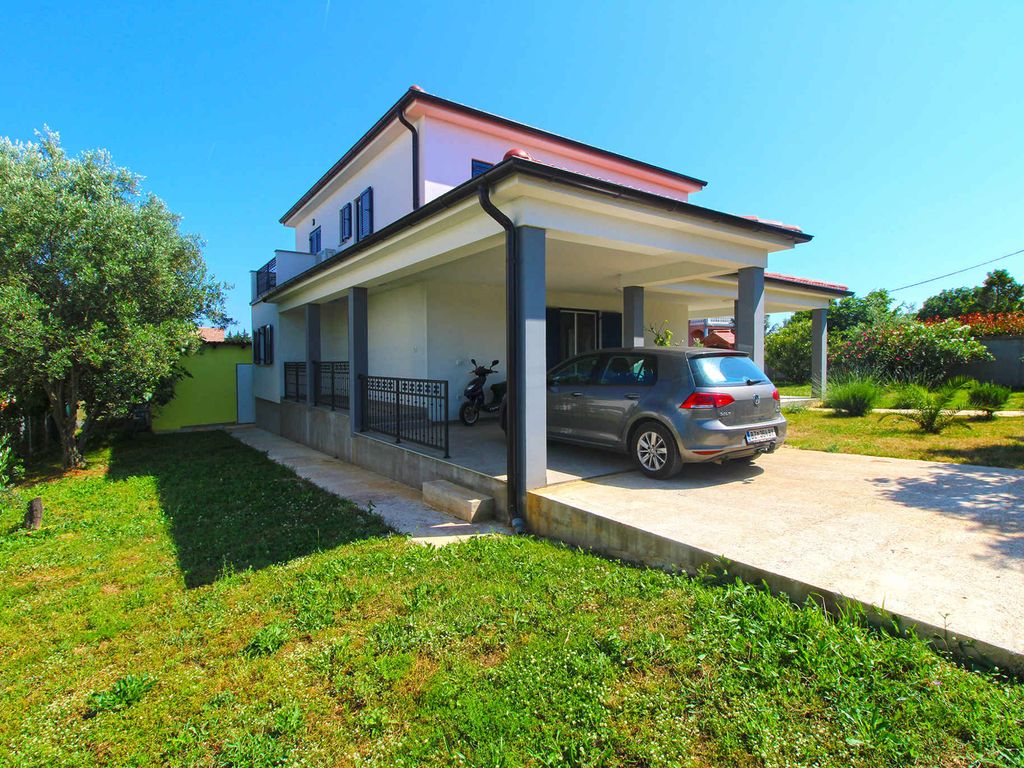 Ferienhaus mit großem Garten und Grill
