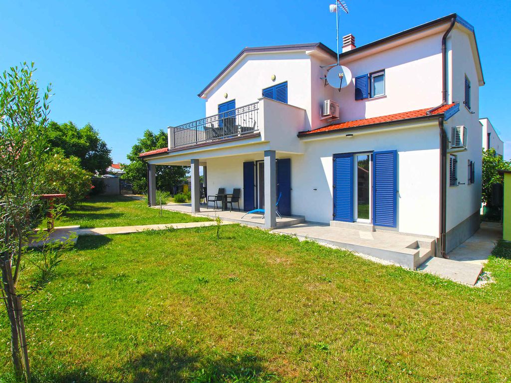 Ferienhaus mit großem Garten und Grill