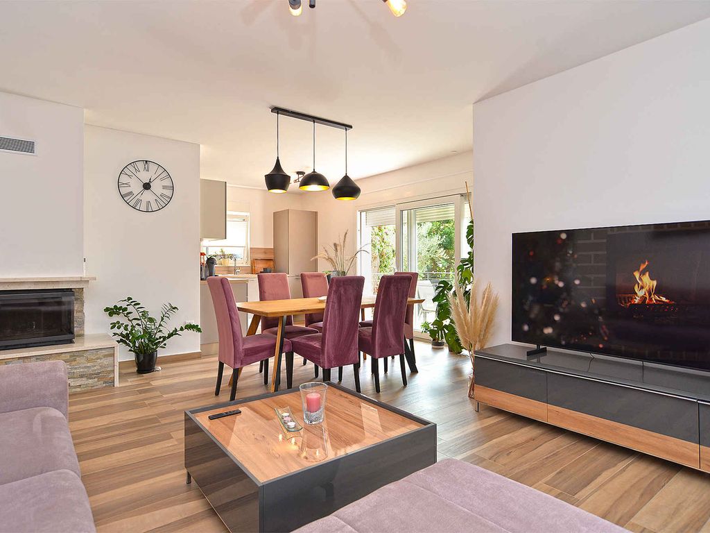 Ferienhaus mit Terrasse und mediterranem Garten