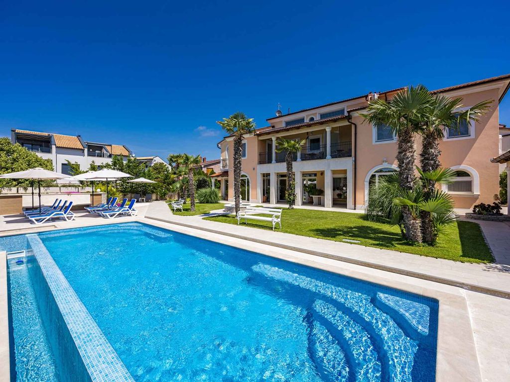 Ferienwohnung mit Aussenpool und Terasse mit Meerblick