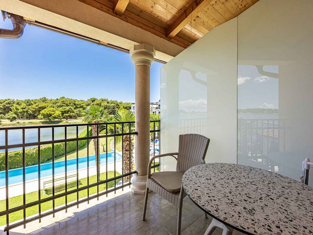Ferienwohnung mit Außenpool und Meerblick