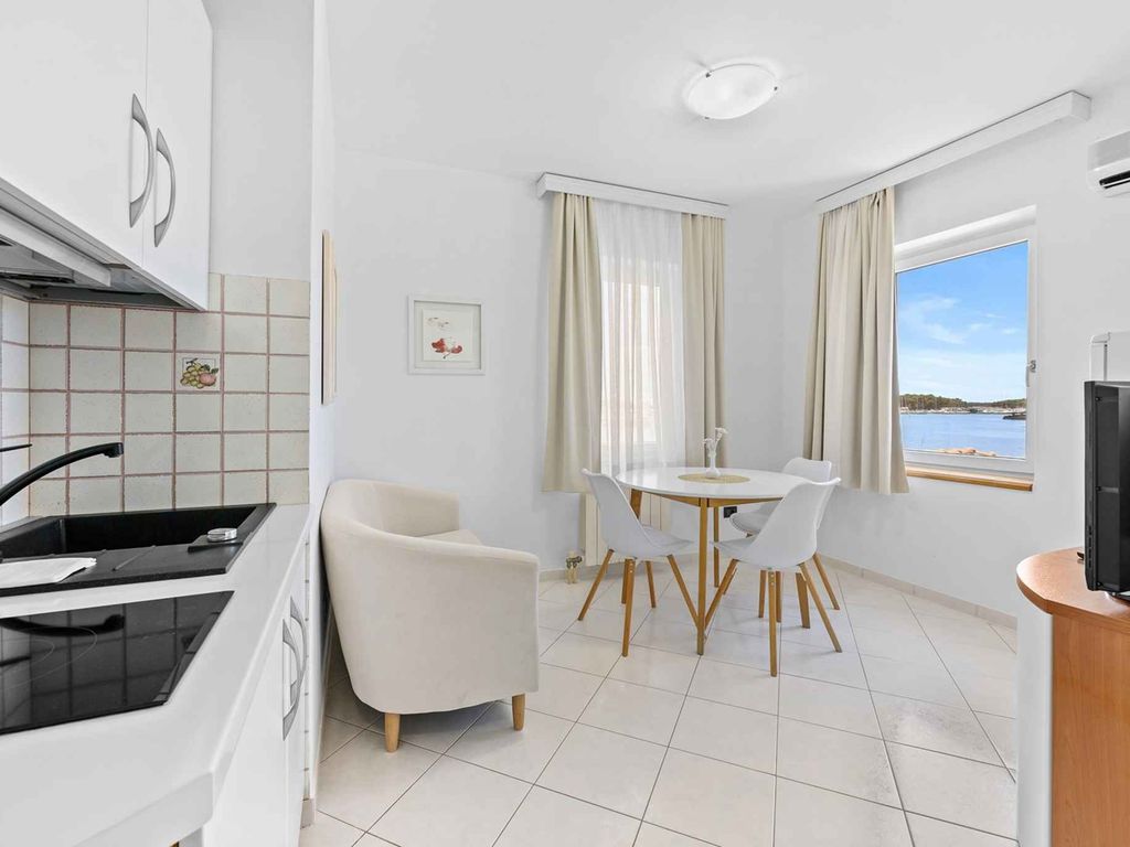 Ferienwohnung mit Außenpool und Meerblick