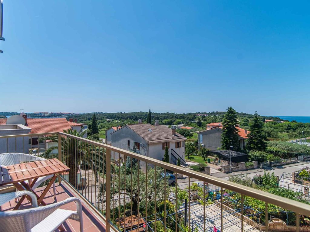 Ferienwohnung mit Balkon und Meerblick