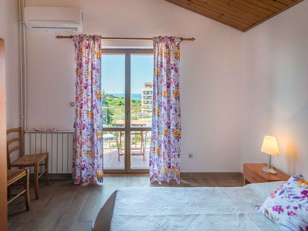 Ferienwohnung mit Balkon und Meerblick