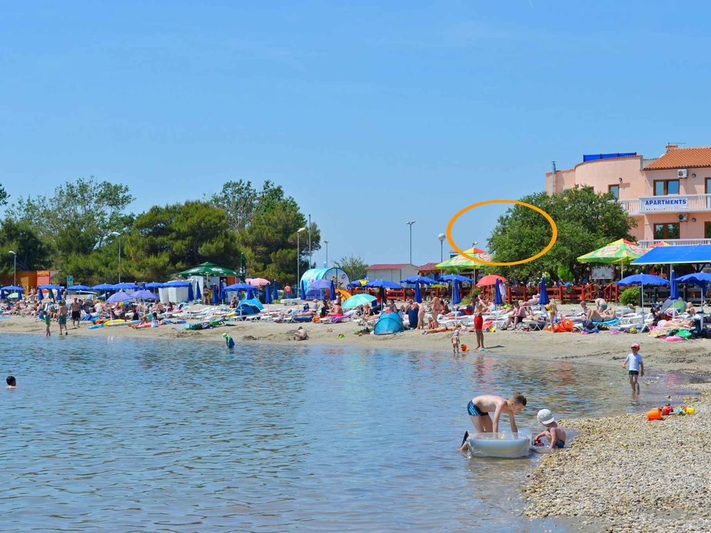 Ferienwohnung Moderne Apartmen mit Klimaanlage, nur 70m vom Strand.