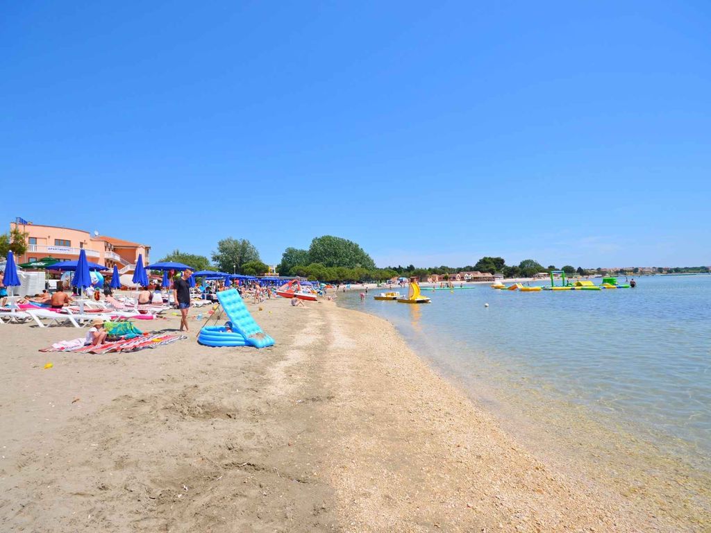 Ferienwohnung Moderne Apartmen mit Klimaanlage, nur 70m vom Strand.