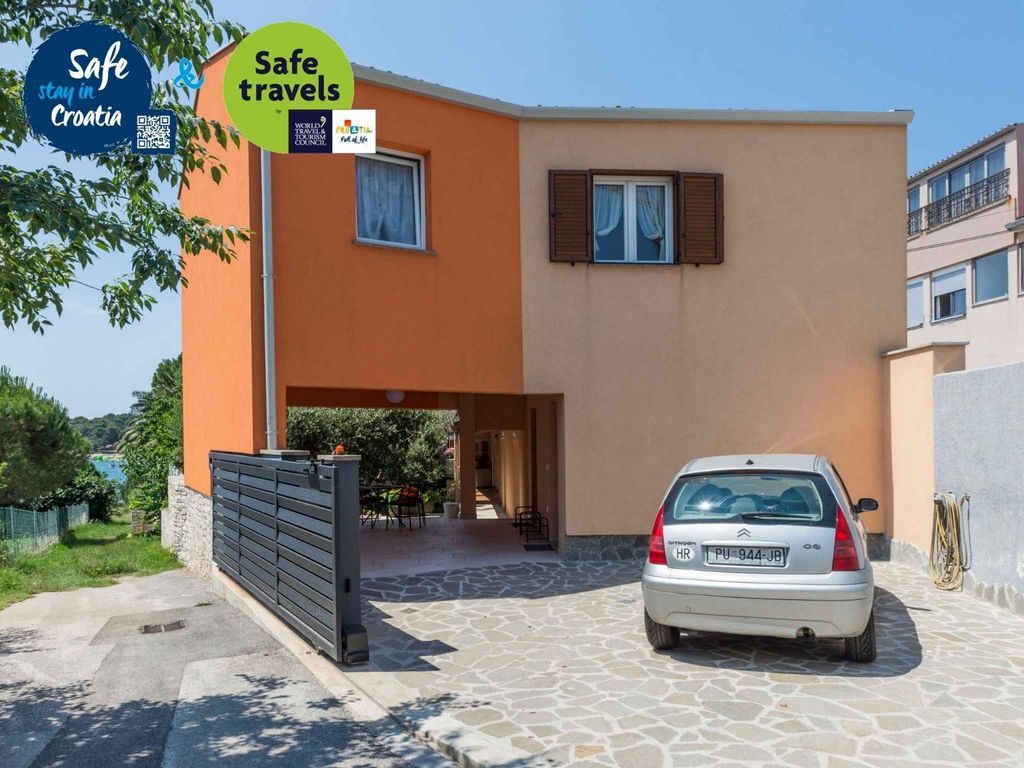 Ferienwohnung mit Klimaanlage, Balkon und Meerblick in Pula