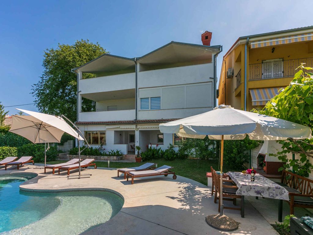 Ferienwohnung mit Pool und Grillmöglichkeit