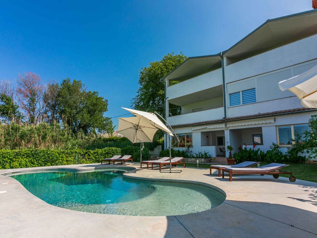 Ferienwohnung mit Pool und Grillmöglichkeit