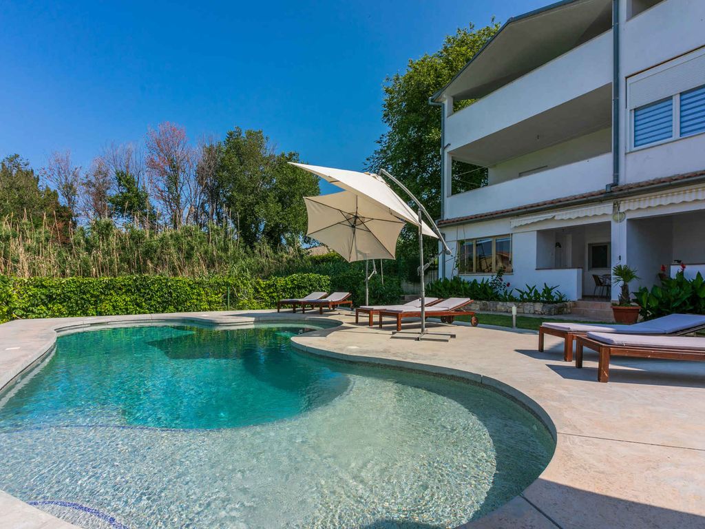 Ferienwohnung mit Pool und Grillmöglichkeit