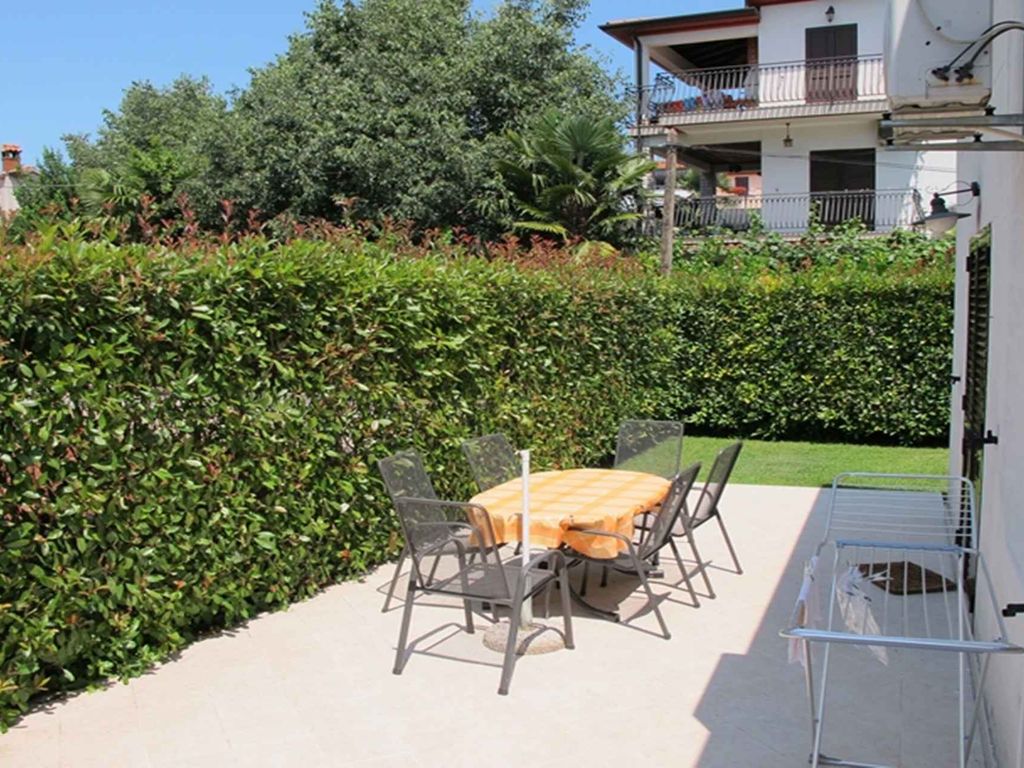 Ferienwohnung mit Terrasse und Grill