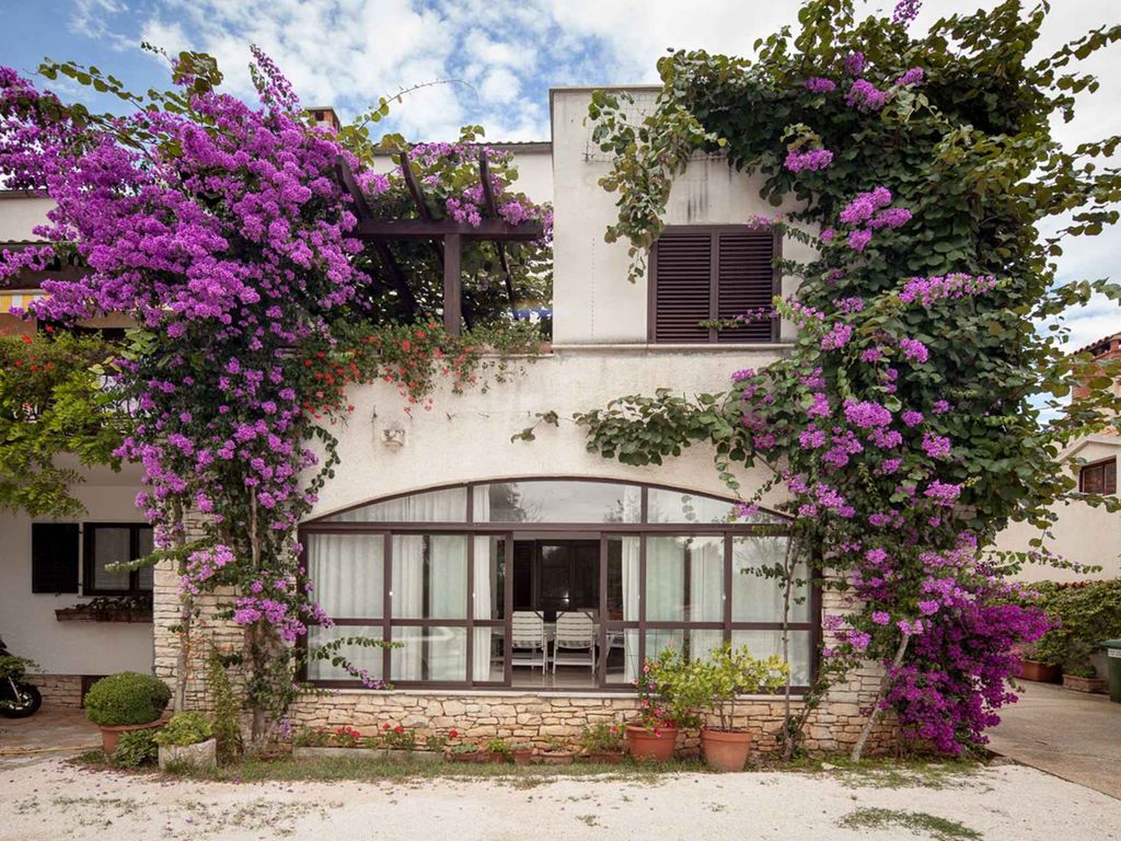 Ferienwohnung mit Terrasse und Grill