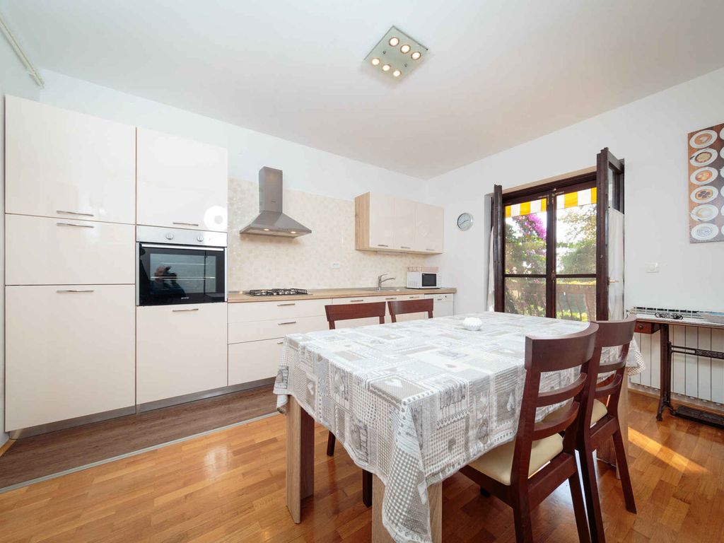 Ferienwohnung mit Terrasse und Grill