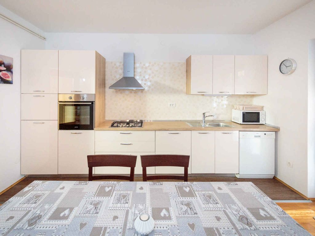 Ferienwohnung mit Terrasse und Grill