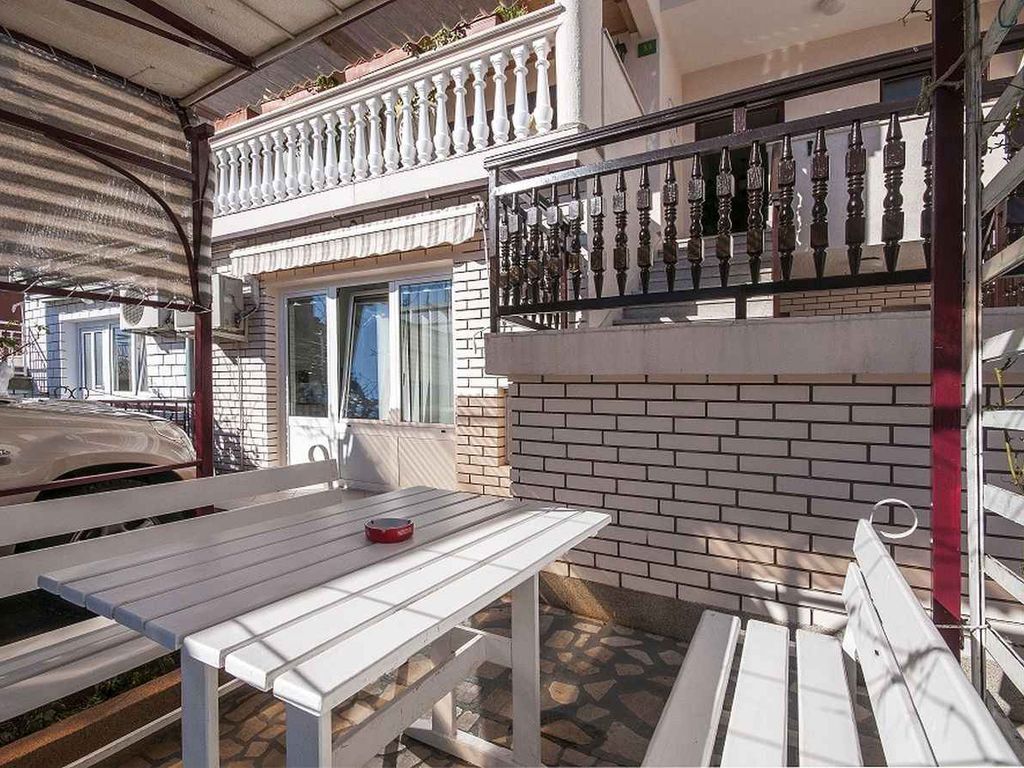 Ferienwohnung mit Terrasse und Grill