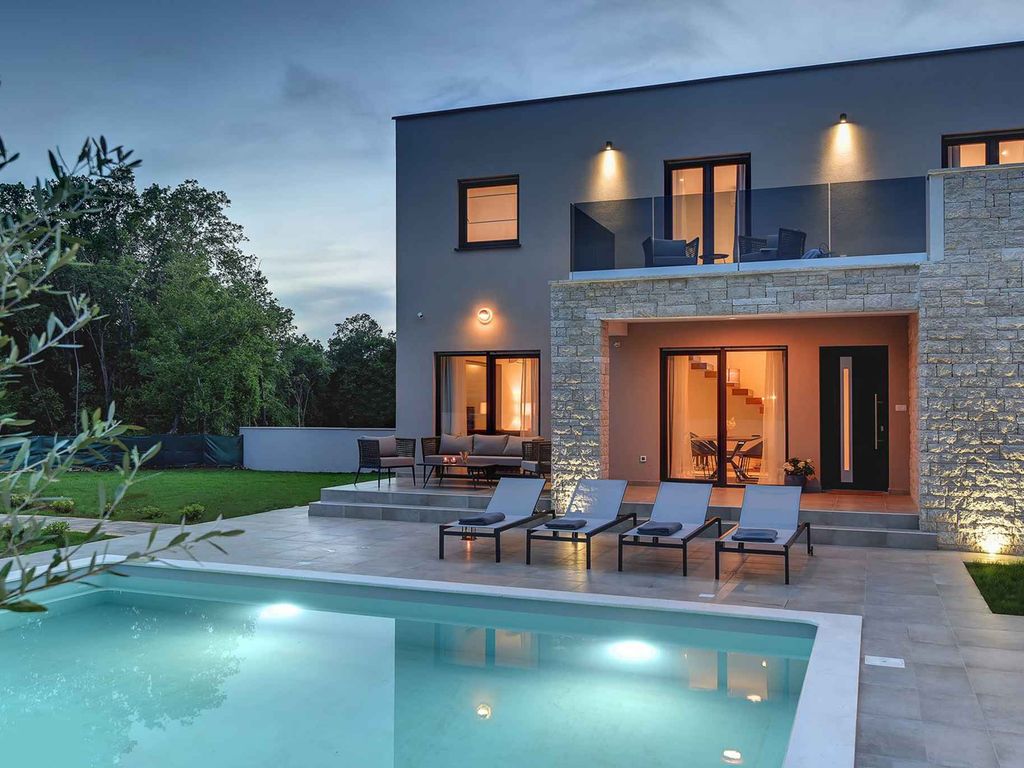 Villa mit Außenpool
