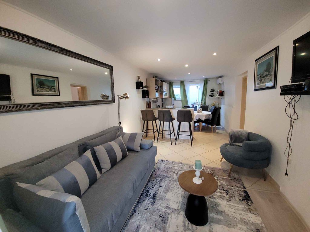 Ferienwohnung mit privater Terrasse und Grill