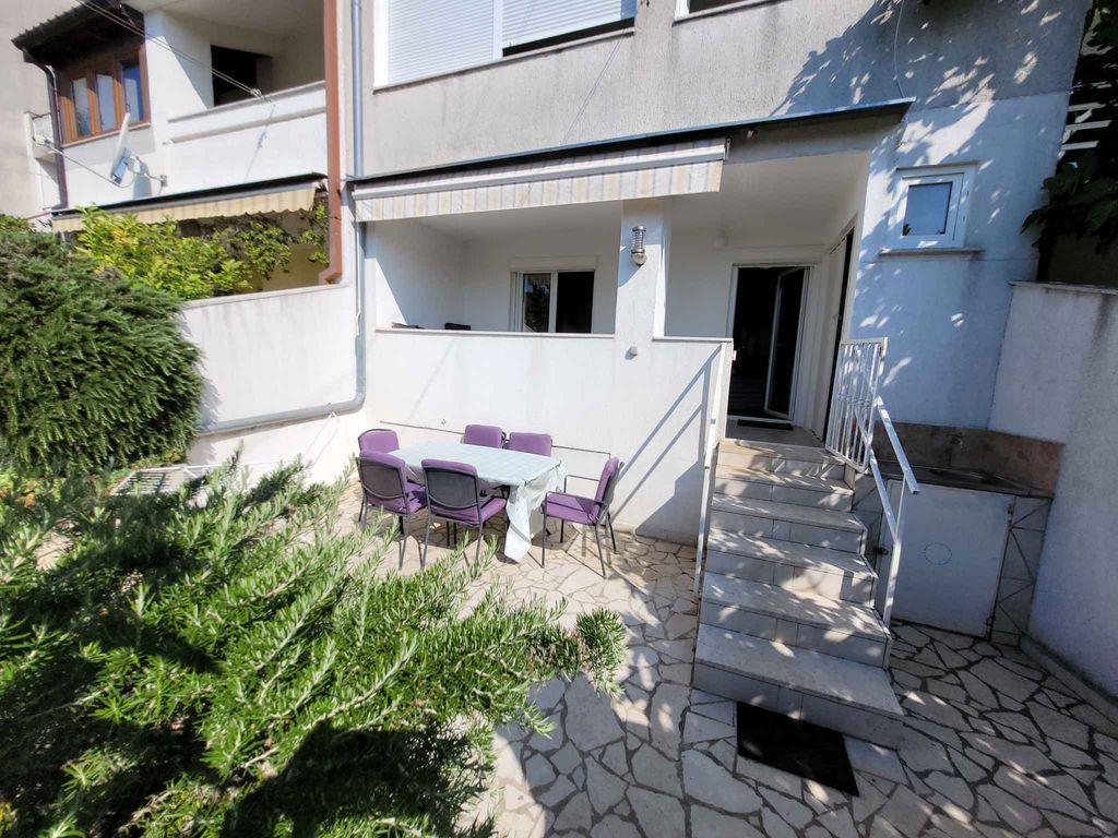 Ferienwohnung mit privater Terrasse und Grill