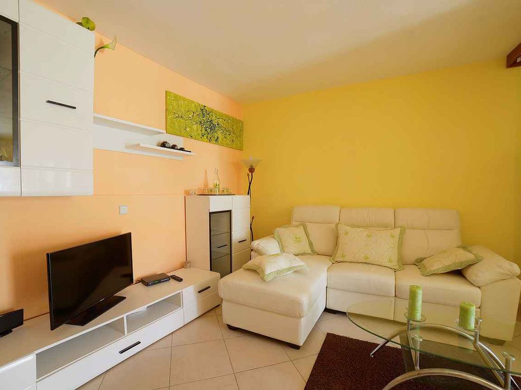 Ferienwohnung mit Klimaanlage und Balkon