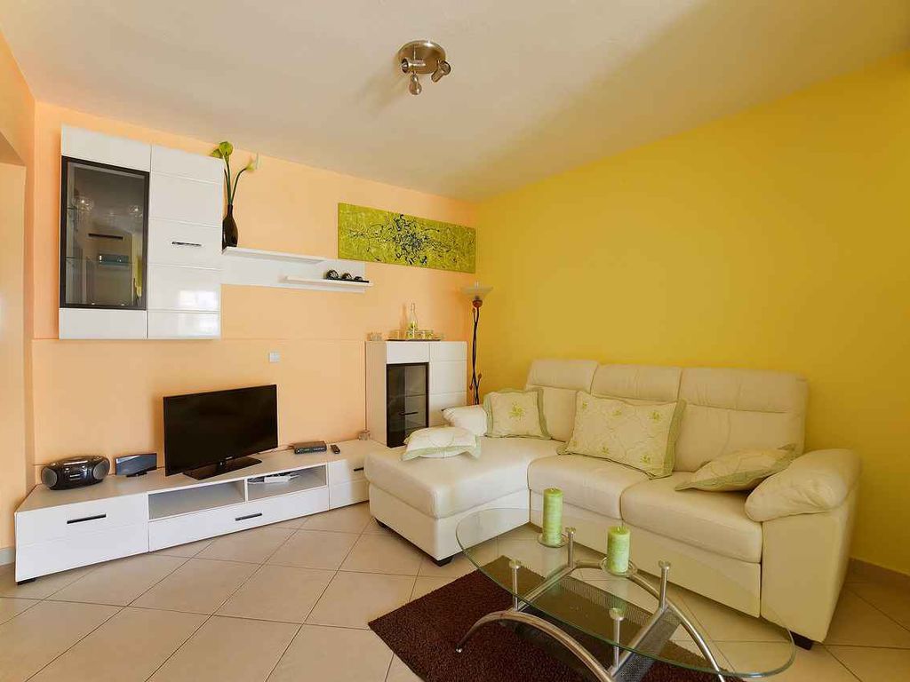 Ferienwohnung mit Klimaanlage und Balkon