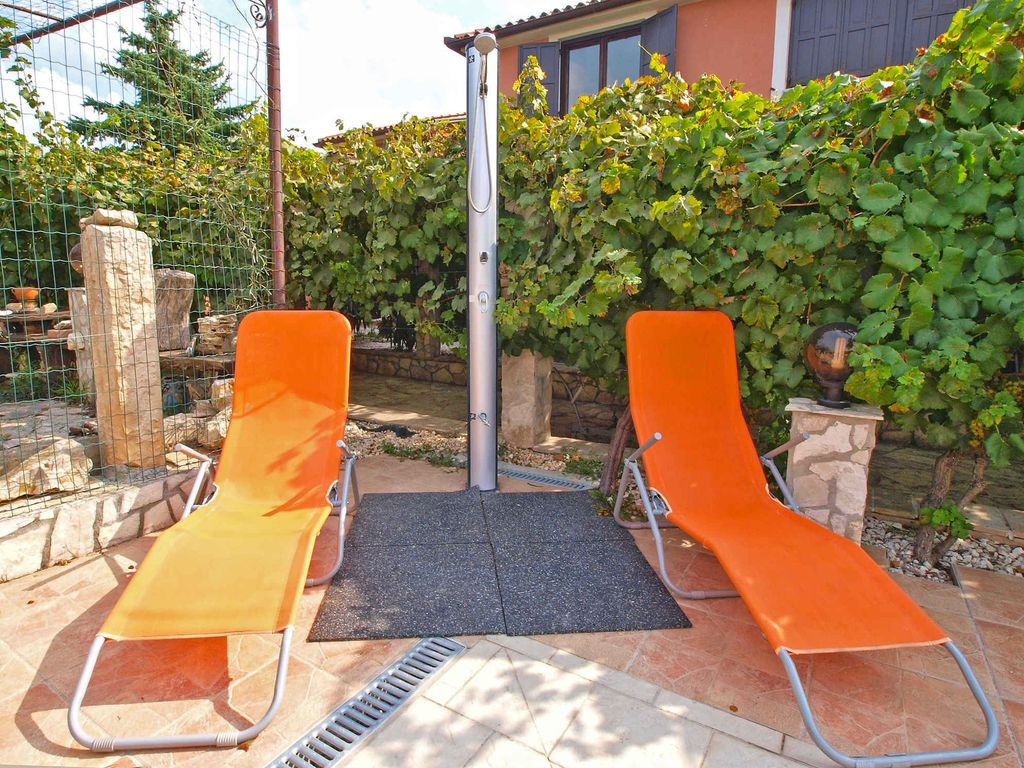 Ferienhaus mit Gemeinschaftspool und Klimaanlage