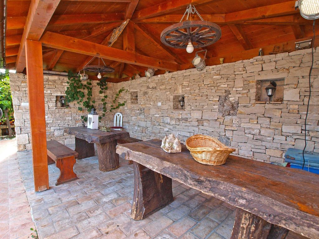 Ferienhaus mit Gemeinschaftspool und Klimaanlage