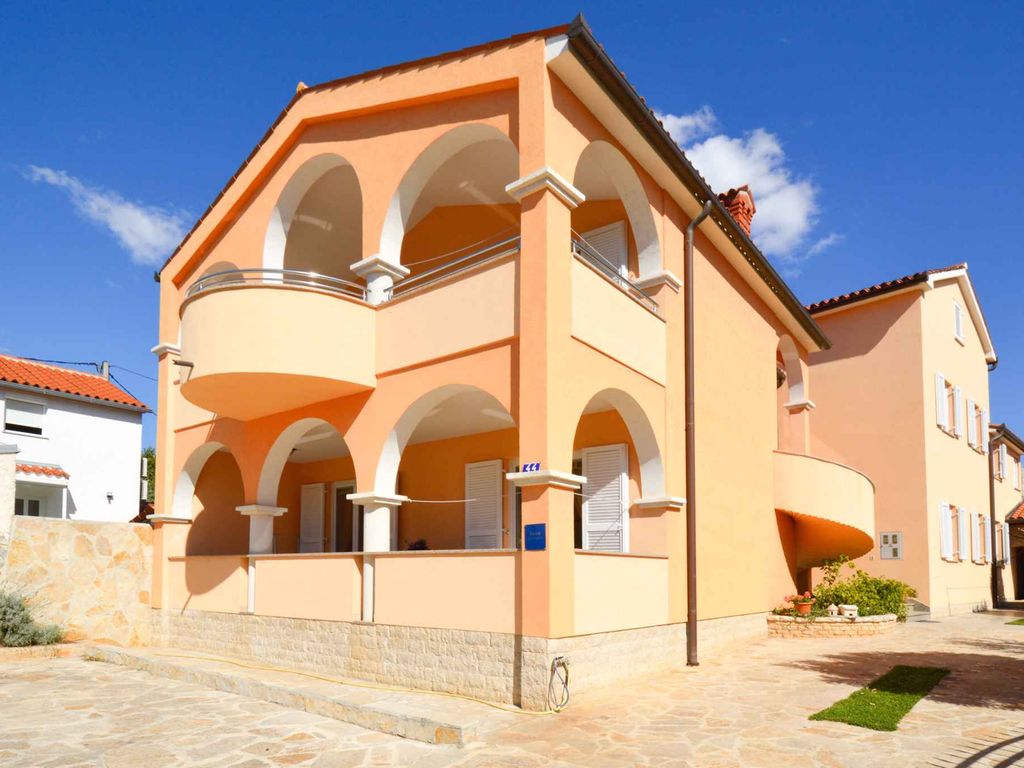 Ferienwohnung mit Terrasse und Klimaanage