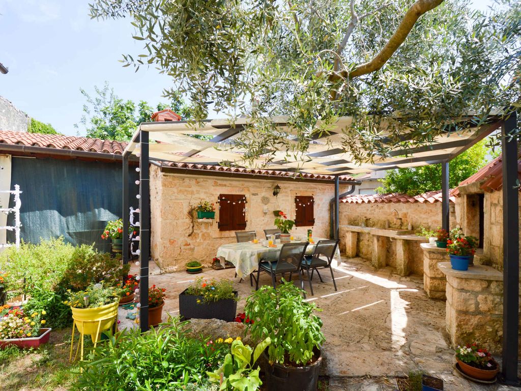 Ferienwohnung mit Terrasse und Klimaanage