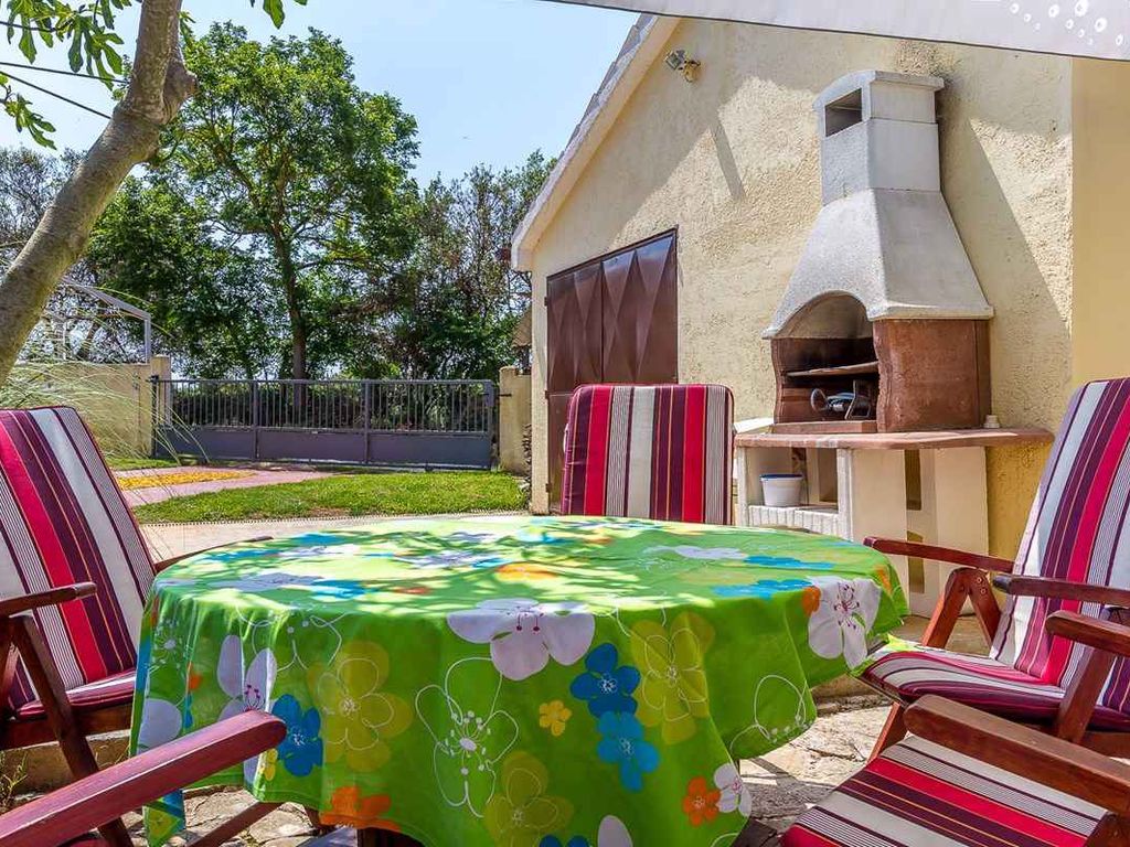 Ferienwohnung mit privatem Pool und Terrasse