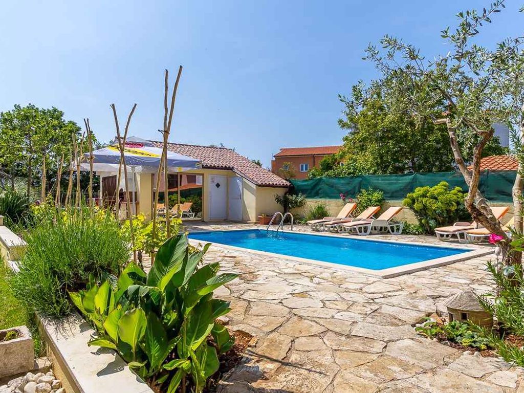 Ferienwohnung mit privatem Pool und Terrasse