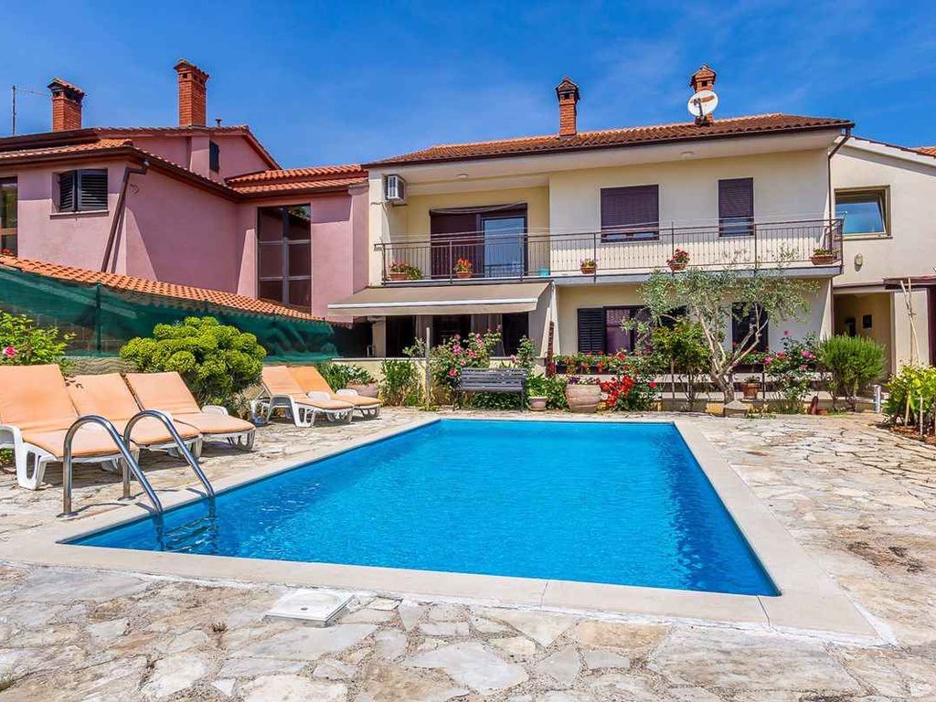 Ferienwohnung mit privatem Pool und Terrasse