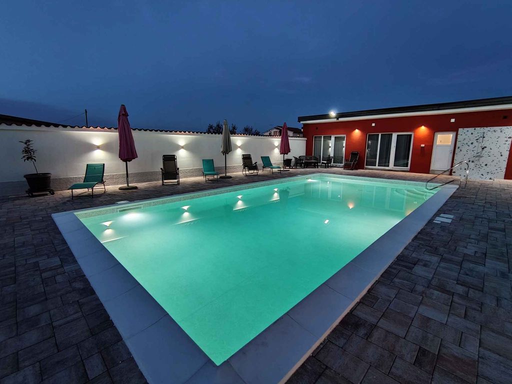 Ferienwohnung mit Pool und Klimaanlage