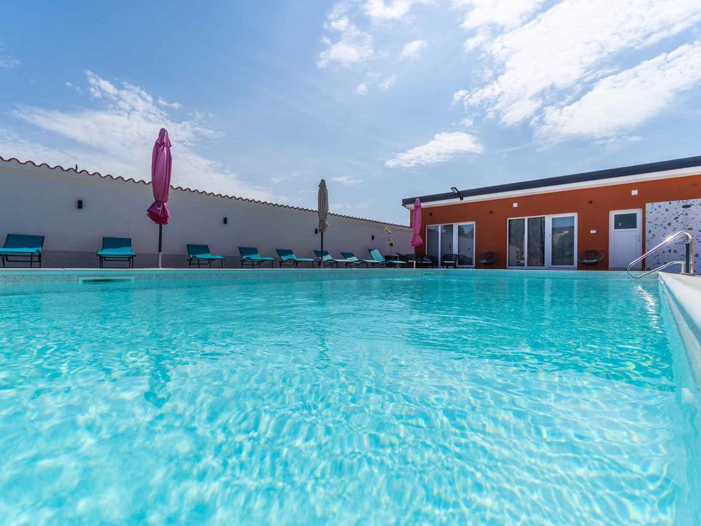 Ferienwohnung Unterkunft mit Pool