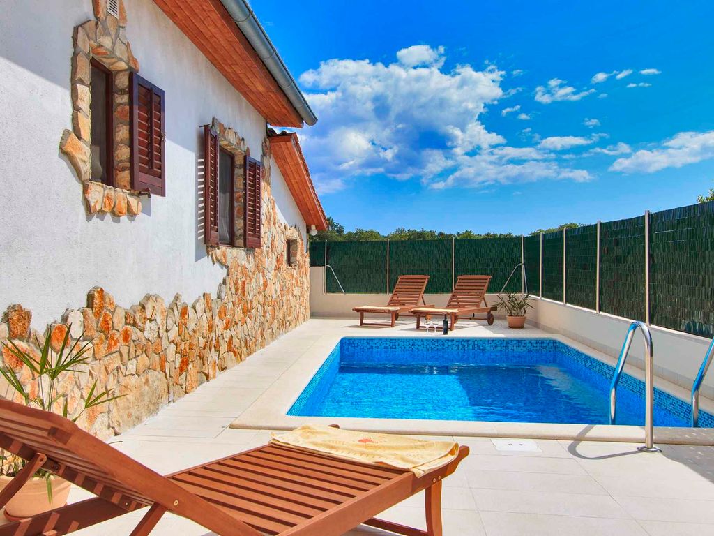Ferienhaus mit eigener Terrasse und Pool