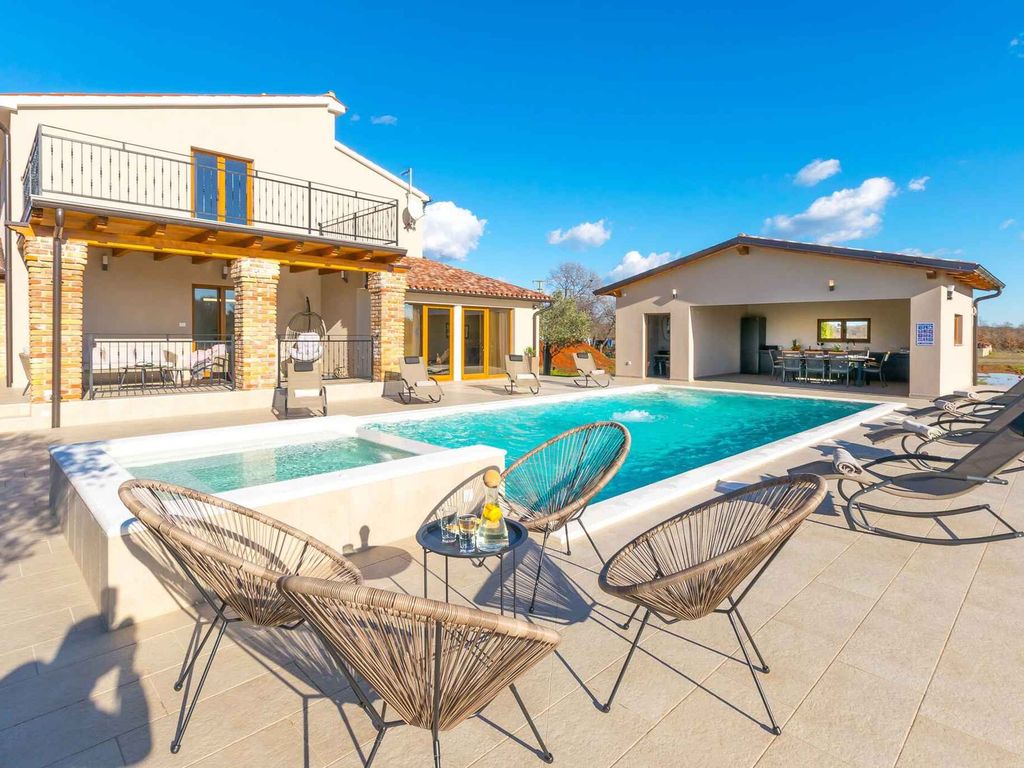 Villa mit Klimaanlage und Pool