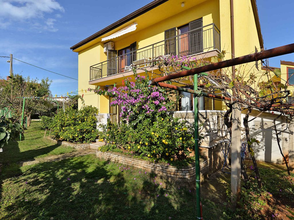 Ferienwohnung mit Balkon und Klimaanlage