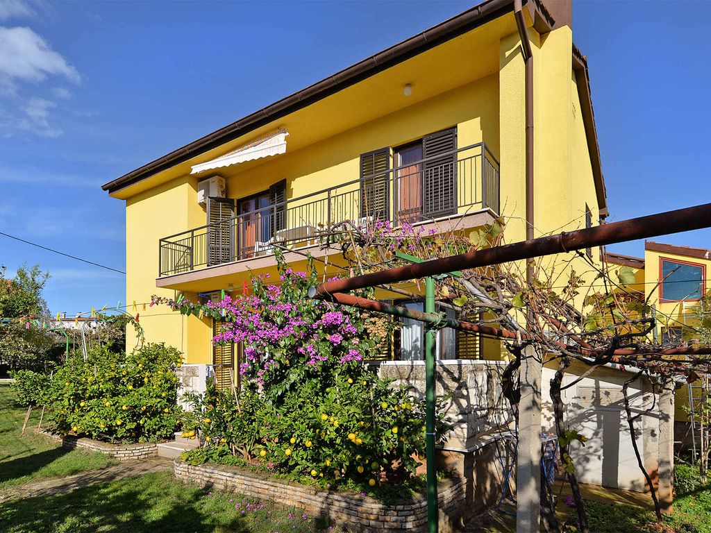 Ferienwohnung mit Balkon und Klimaanlage