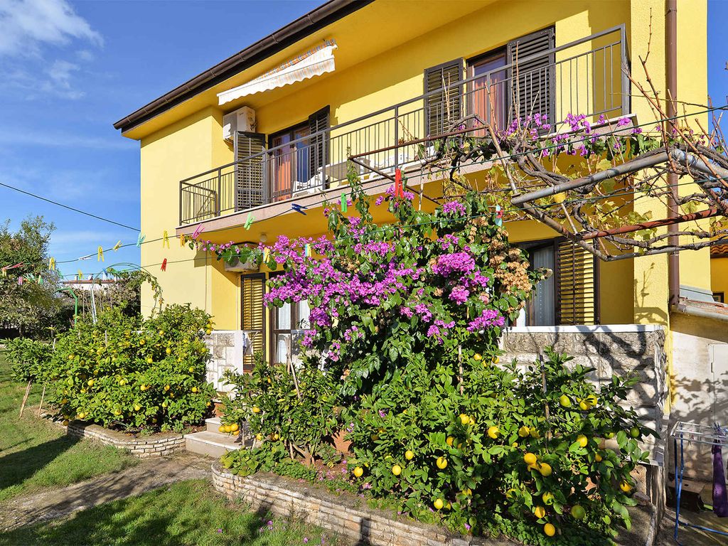 Ferienwohnung mit Balkon und Klimaanlage