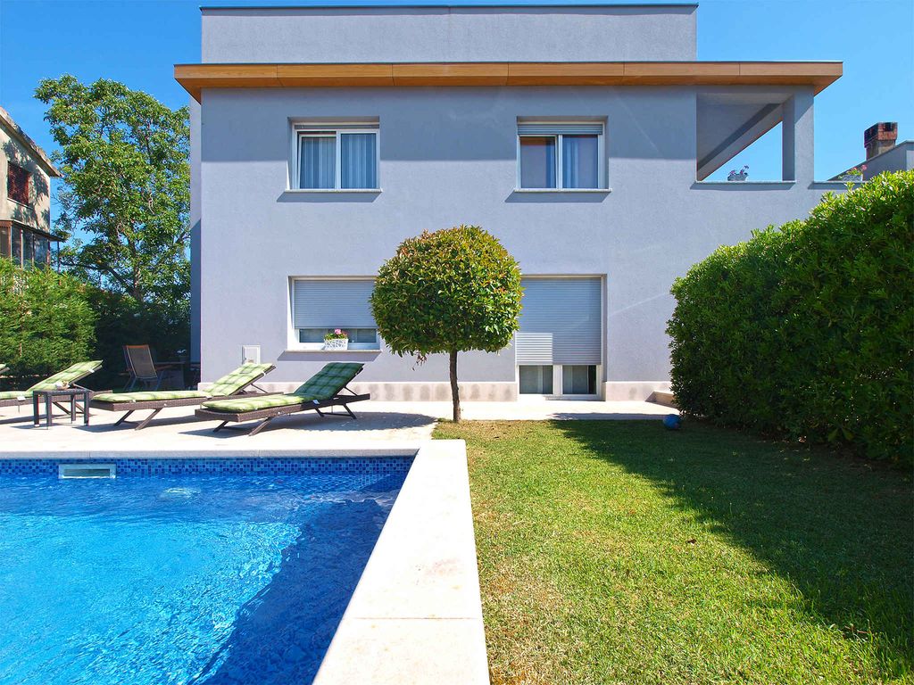 Villa mit Klimaanlage und Pool