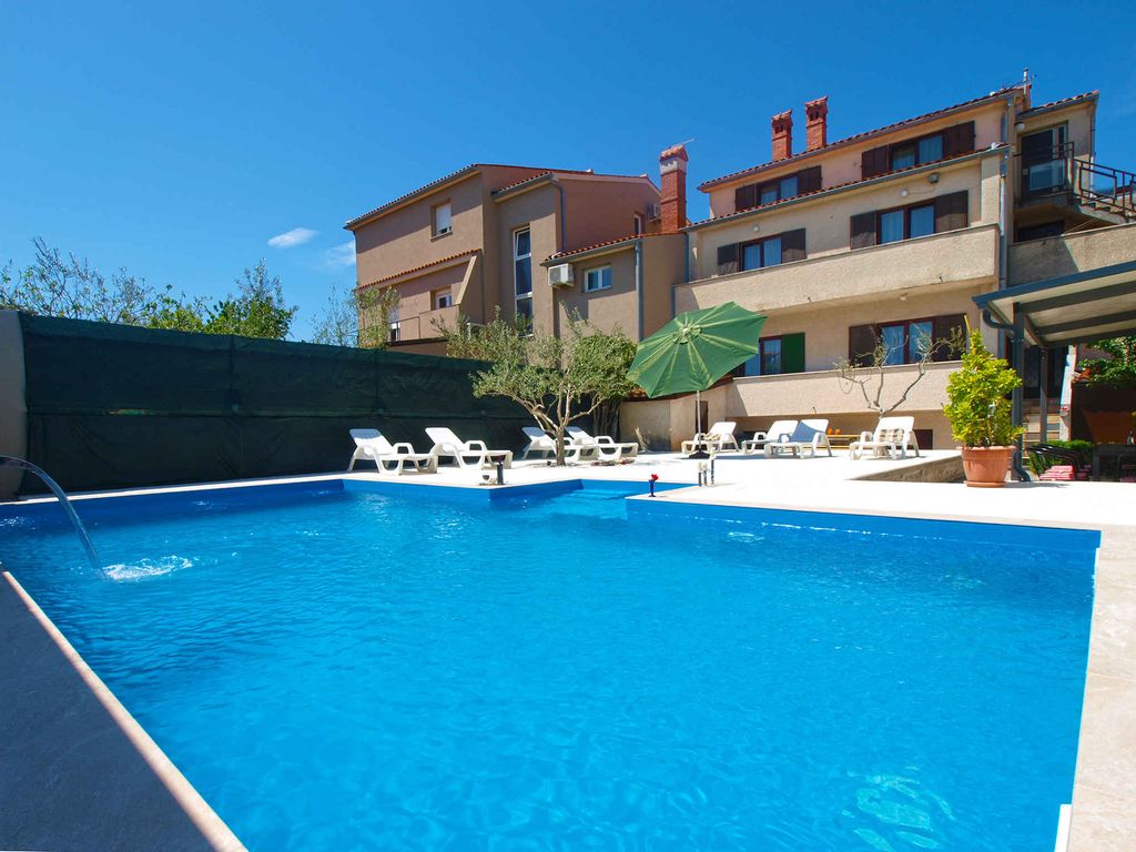 Ferienhaus mit Pool und Klimaanlage