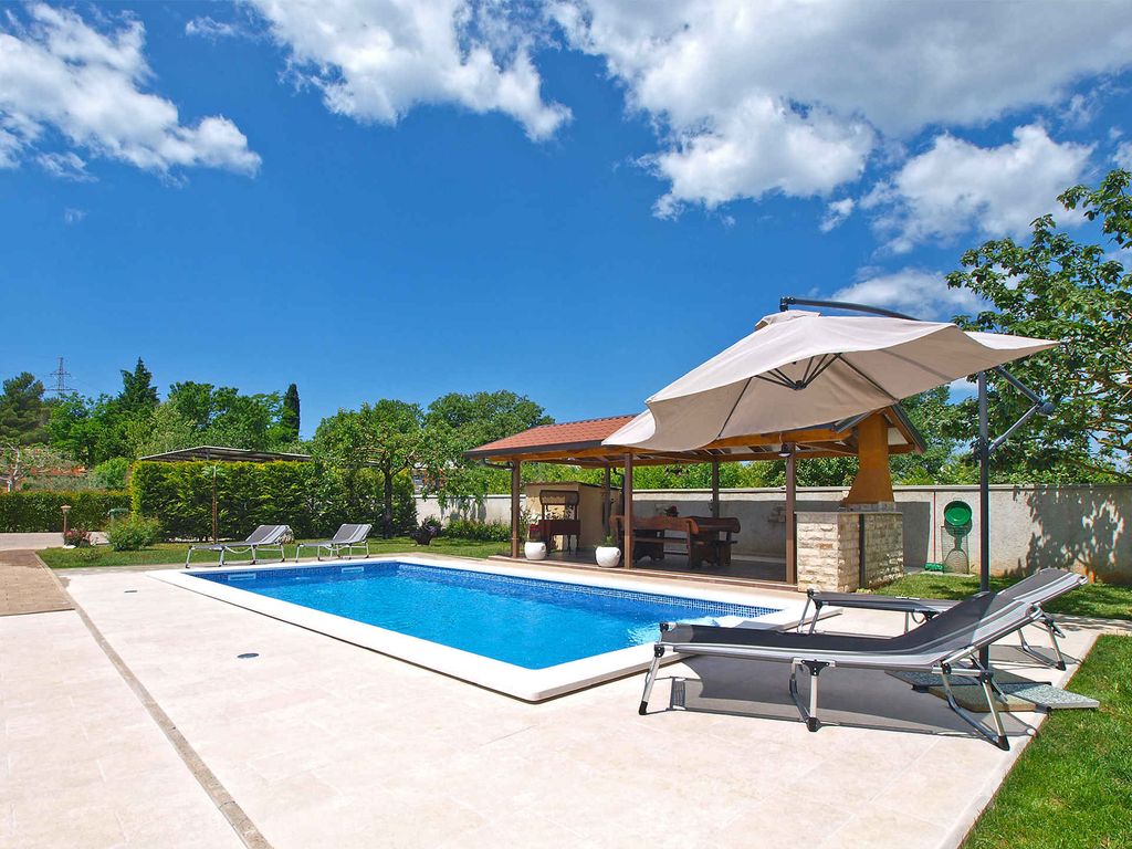 Villa mit Pool für 6 Personen