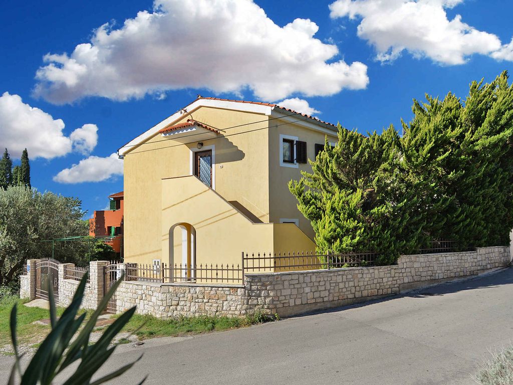 Ferienhaus mit Terrasse und Grill