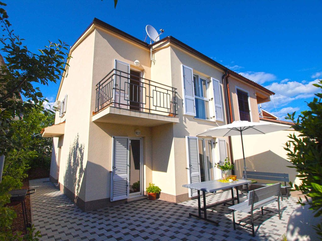 Ferienhaus mit Terrasse und Grill