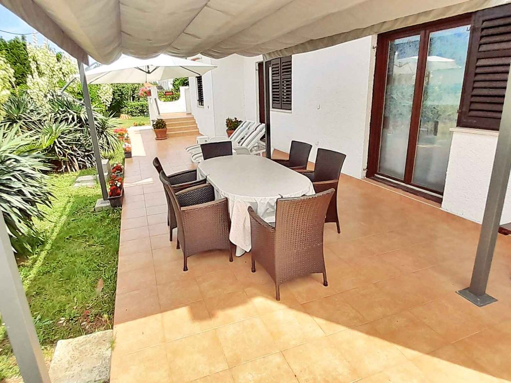 Ferienwohnung mit Terrasse und Klima