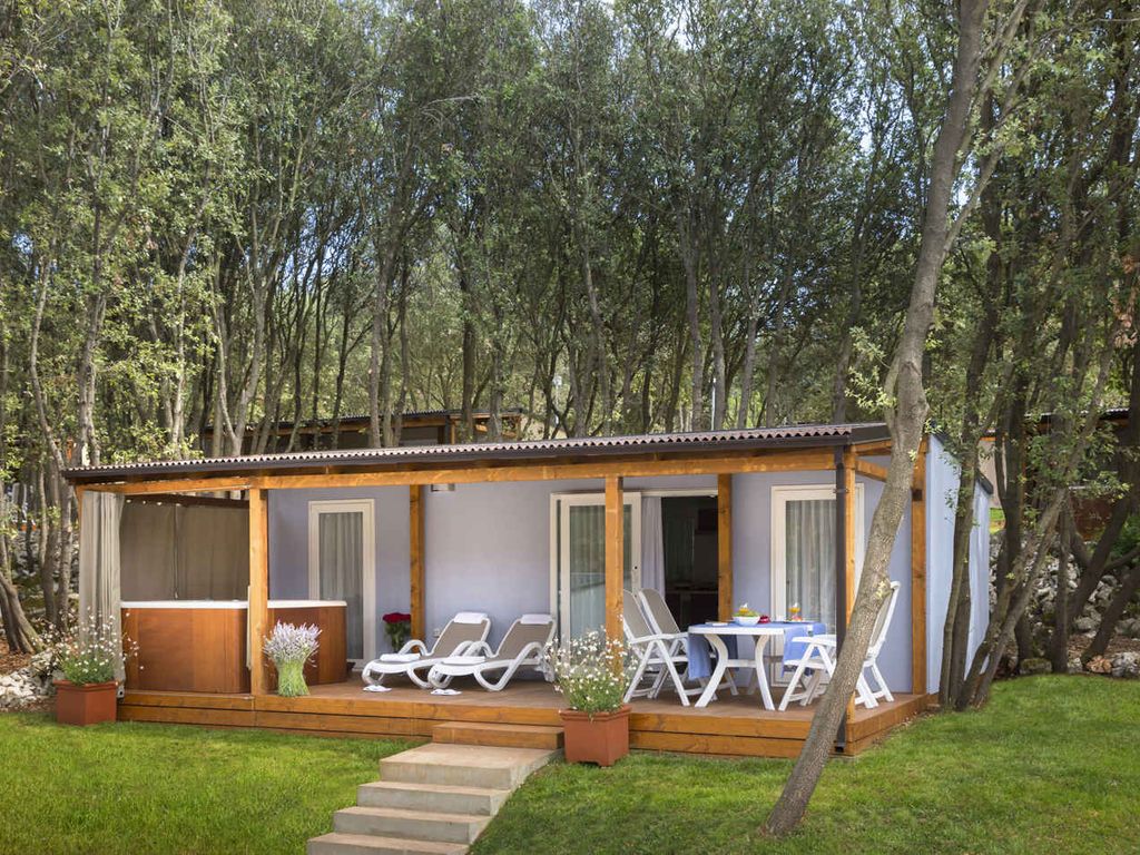 Mobilehome mit Klimaanlage, Terrasse und Außenpool